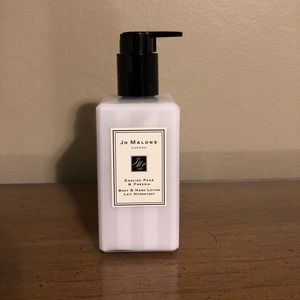 Jo Malone. English pear body & hand lotion.